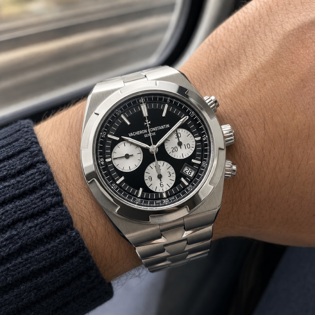 Close view of the 5520V/210A-B481 dial: opaque black lacquer, silvered snailed counters at 3, 6 and 9 o'clock, applied gold hour markers and the date window between 4 and 5 o'clock