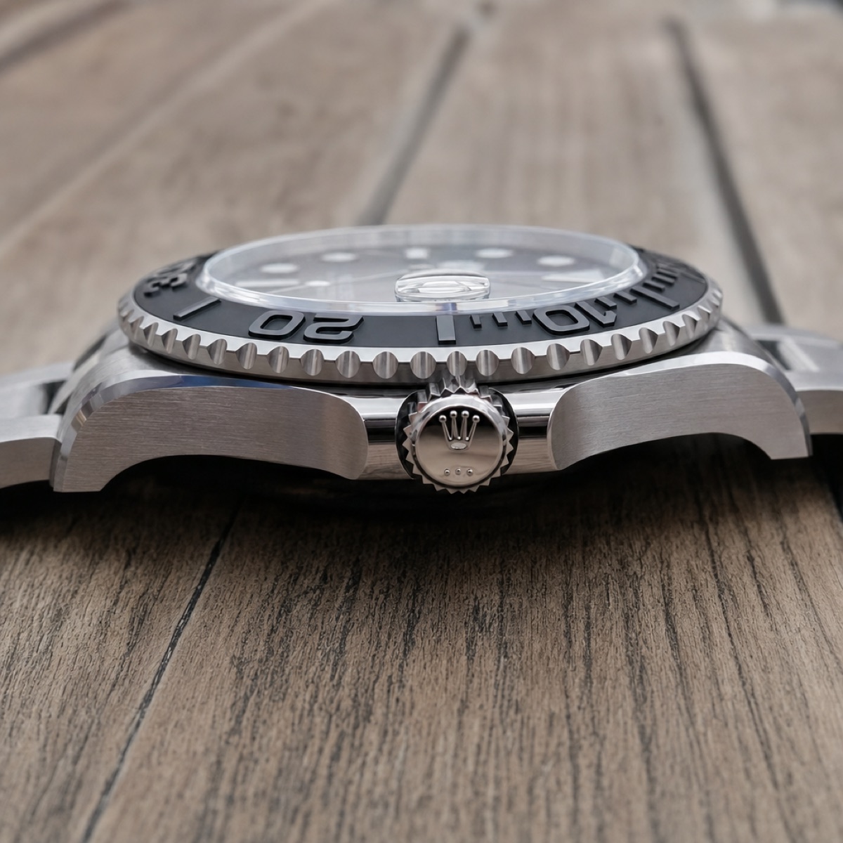 Yacht-Master 42 226627 seen in profile from the crown side, showing the bevelled lugs and the Triplock crown