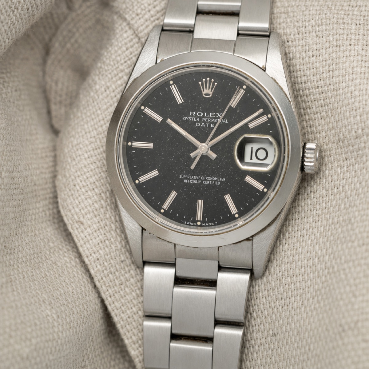 Close view of an early 15200 with a black dial, applied baton markers and the
